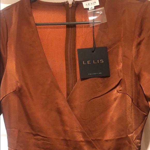 BEAUTIFUL Brown tie romper! Size small BNWT - Picture 2 of 4